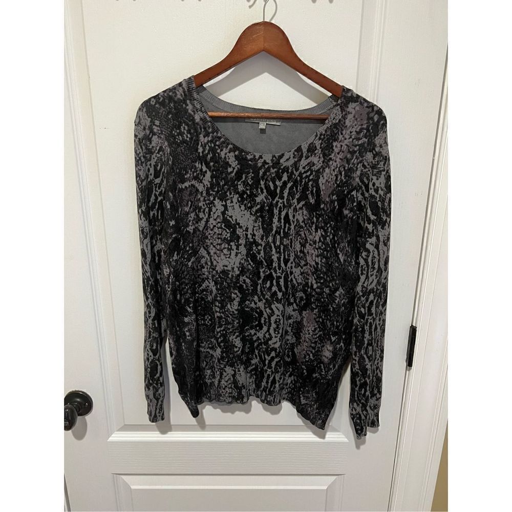 Daniel Rainn Snake skin print black and gray Sweater
